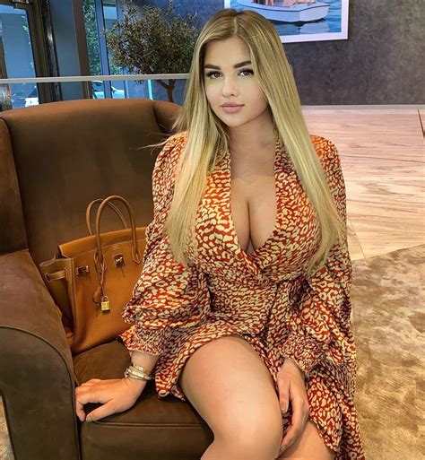 Meet Anastasia Kvitko Russia S Very Own Kim Kardashian Taddlr