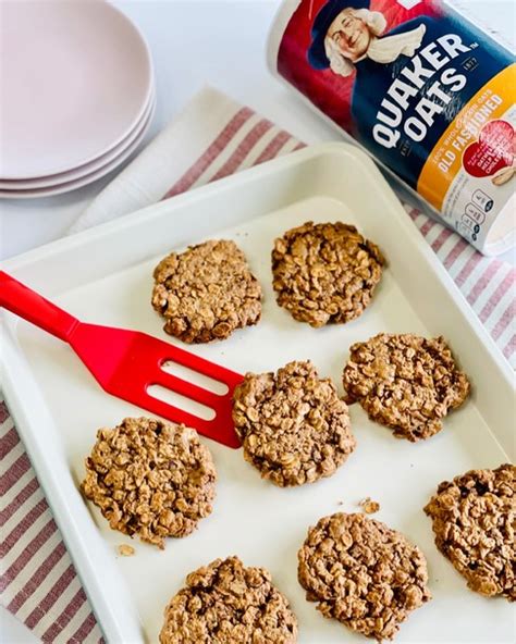Celebrate National Oatmeal Cookie Day With This Quaker