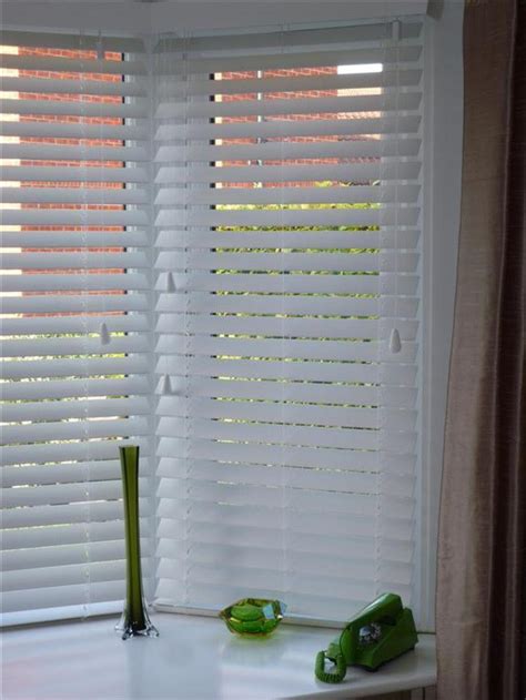 venetian blinds bay windows fitting window treatments design ideas