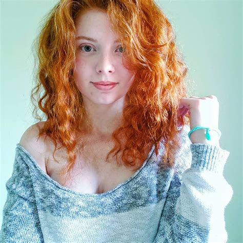 Pin By Sarah Firmyn On Red Hair Rocks Red Hair Woman Curly Hair
