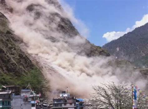 Nepal Earthquake Video Massive Landslide Hits Dhunche After Nepal
