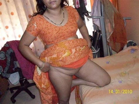 hot and sexy desi indian aunty in saree panty pussy show