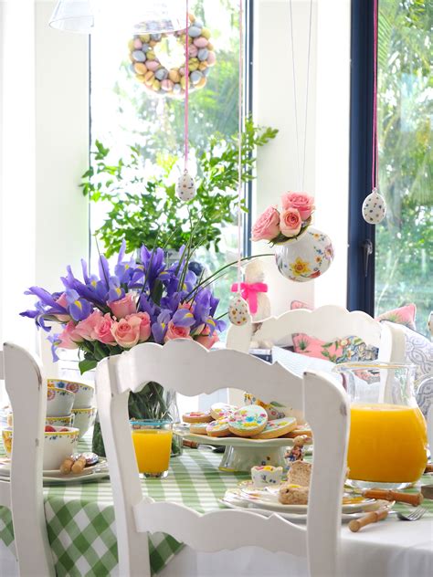 creating  beautiful easter table