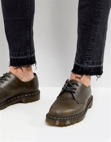 dr martens  chaussures   oeillets taupe fonce asos