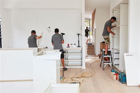hiring  contractor  renovate  house    tips