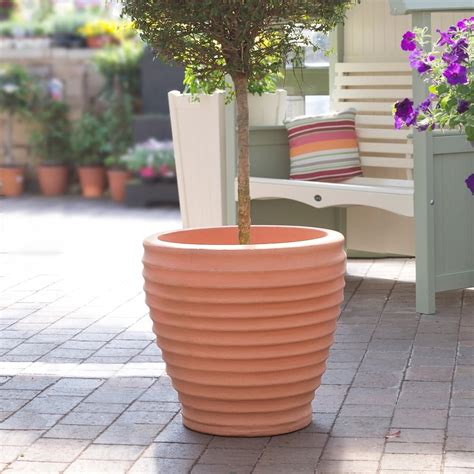 penting plastic garden pots  planters