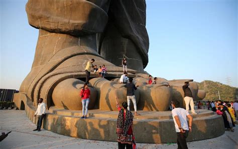 statue  unity lures hordes  tourists statue  unity  worlds tallest statue