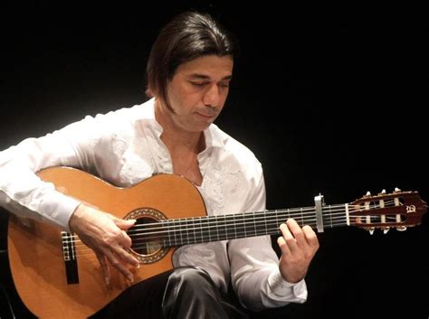 عازف الجيتار العالمى عماد حمدى يعزف أشهر المقطوعات الموسيقية لأغانى