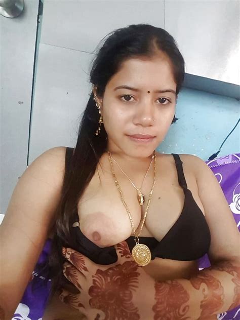 Indian Wife Showing Her Natural Tits With Big Areola 5