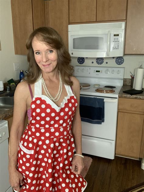 Tw Pornstars Cyndi Sinclair Twitter Are You Hungry Come Cook With
