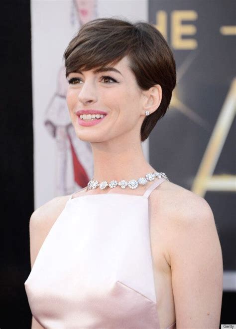 Anne Hathaways Nipples Make An Oscars Appearance Huffpost Style