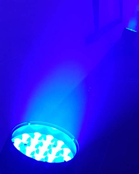 blaues licht fertiges bild twe equipmentverleih veranstaltungstechnik