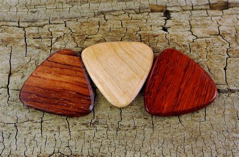 pick wooden guitar pick choose wood type  design