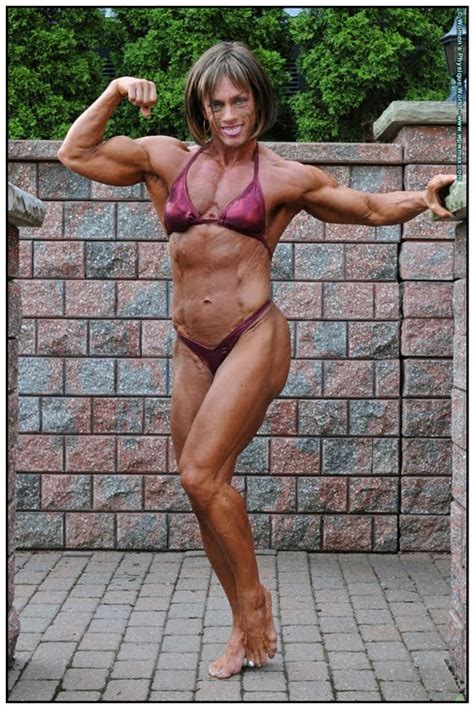 Kate Baird Female Muscle Pic Of The Week August 2011 Week 3