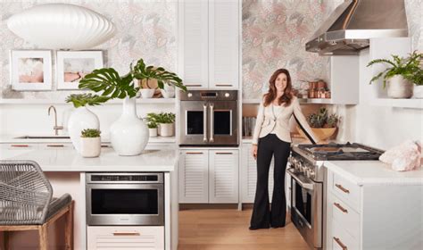 tale   kitchens  sarah richardson home trends magazine