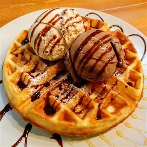 waffles  duo chocolate hazelnut ice cream
