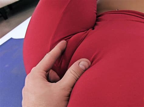 Amazing Cameltoe Puffy Pussy In Tight Yoga Pants Round Ass Too Free