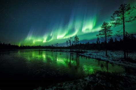 la aurora boreal tino de verde el cielo de finlandia imagenes