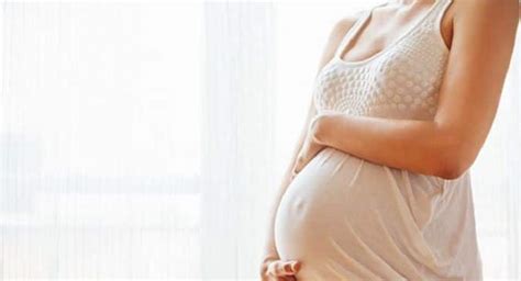 8 ways to reduce pregnancy swelling and puffiness