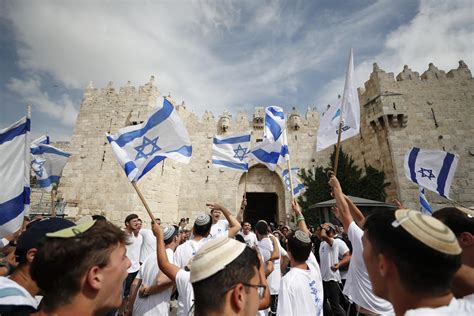 jerusalem tense  thousands    israelis march   city