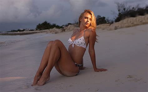 sexy on the beach maria pinterest maria sharapova hot and maria sharapova