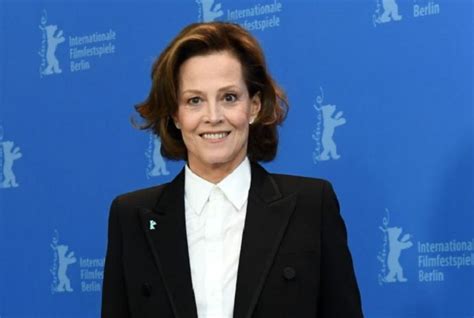 the alien actress sigourney weaver is married to jim simpson