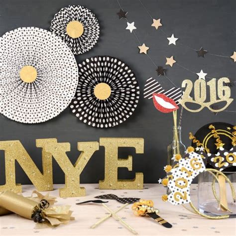 year eve wall decoration ideas   images hdi uk