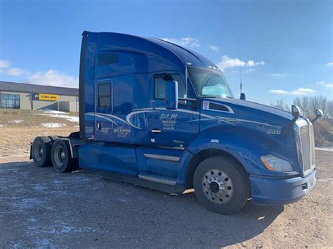 kenworth construction  sale day cab