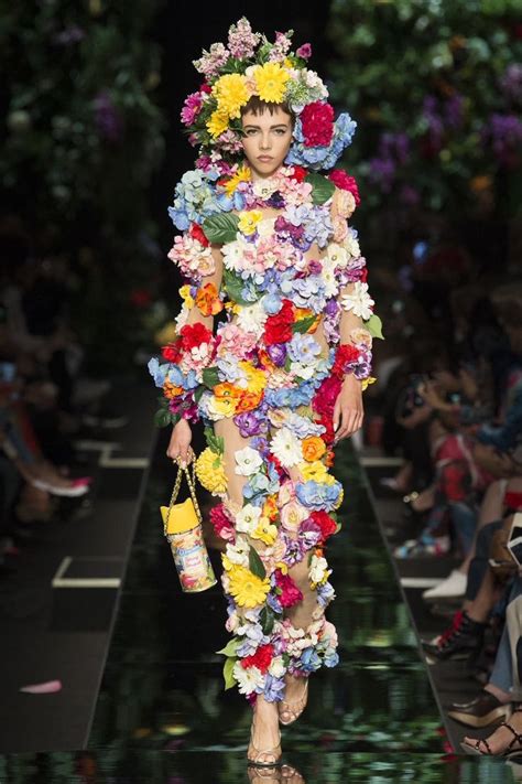 queen dress midsommar google search   flower fashion fashion show fashion