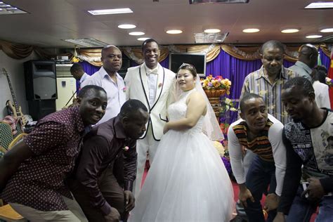アフリカ人男性と中国人女性が次々に結婚 その実態は黒人差別と「現地妻」！？ クーリエ・ジャポン
