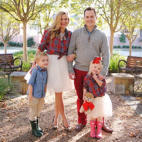 stunning family christmas photo outfit ideas
