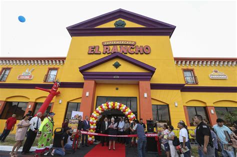 el rancho opens  houston supermarket  big crowds houston chronicle