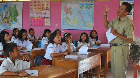 Reviewing Ten Years Of Indonesias School Grants Program