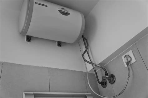 simple  stylish water heater  bathroom     homesfeed