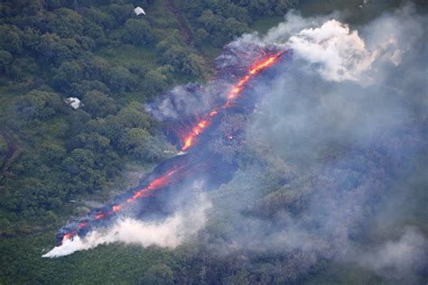 kilauea volcano evacuations map lava  massive  fissure