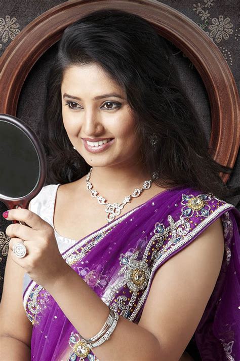 prajakta mali marathi actress photos biography wallpapers images wiki