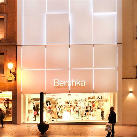 bershka glass facade  madrid bershka fachadas proyectos