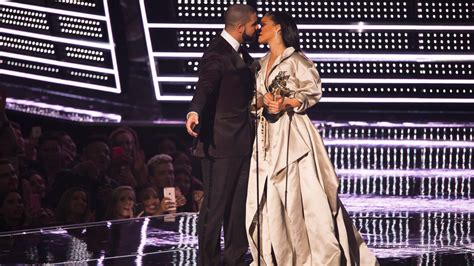 drake and rihanna lock lips on stage for real this time