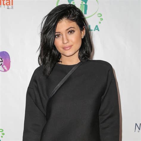 kylie jenner looks like a different person with blonde hair