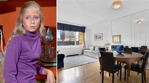 brady brunch star eve plumb buys new york city apartment