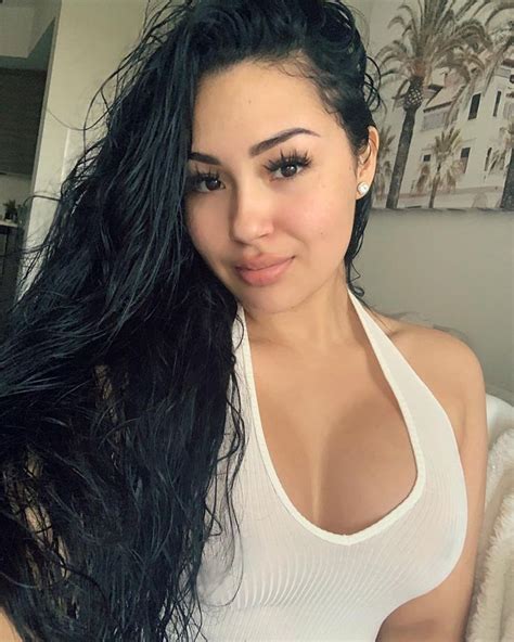 Fresh Out The Shower Selfie 💦 Beautiful Latina Beauty