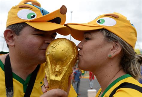 brasile 2014 quando il bacio è mondiale la passione dei tifosi sugli