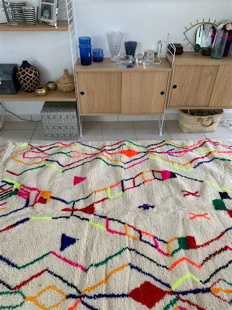 magnifique tapis berbere colore en laine azilal legende berbere