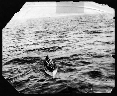 historic images   titanic sinking