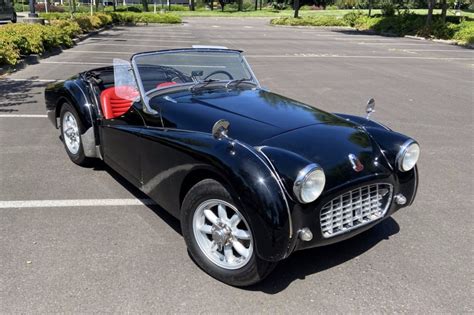 reserve  years owned  triumph tr  sale  bat auctions