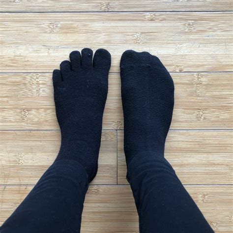 a barefoot guide to socks that don t squish your toes anya s reviews