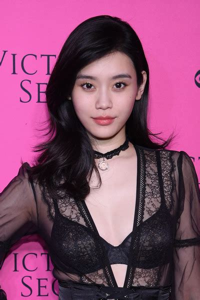 ming xi photos victoria s secret angels gather to watch