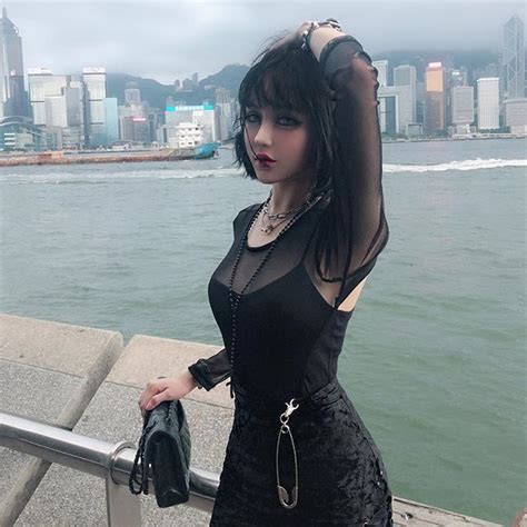 kina shenさん kinashen instagram写真と動画 hot goth girls fashion