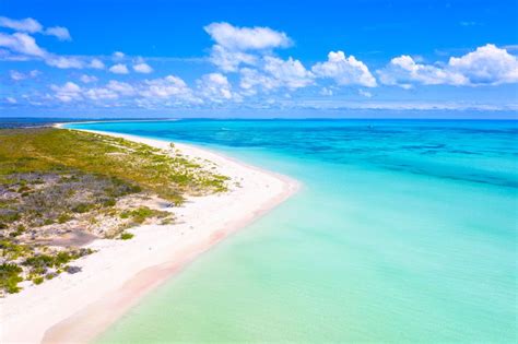 The 10 Best Beaches In Antigua