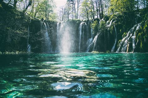 beautiful waterfalls   world craghoppers